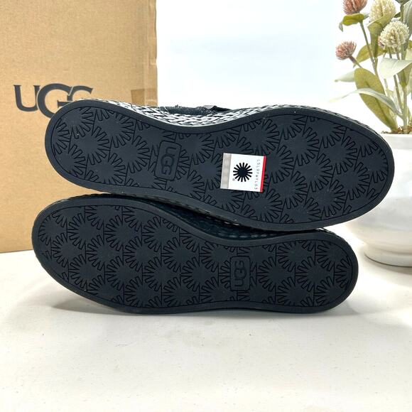 UGG Rianne Suede Ankle Boots Zipper Black 1123598 Women's US 6.5 NWB - Picture 8 of 10